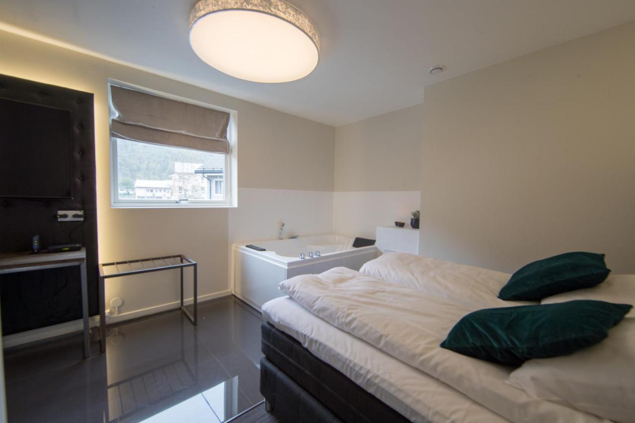 Svartisen Apartments Glomfjord Экстерьер фото